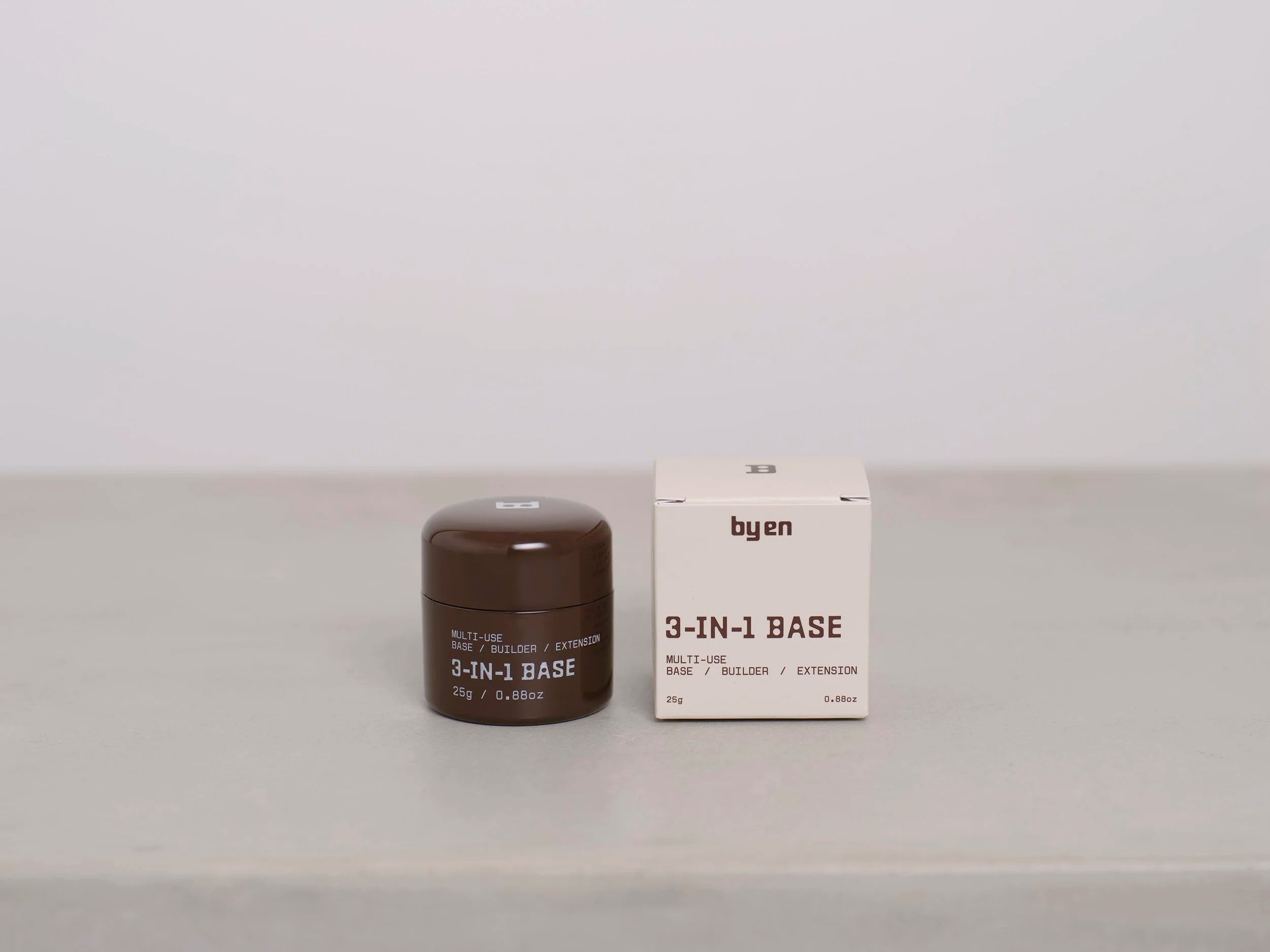 By En 3-in-1 Base Gel