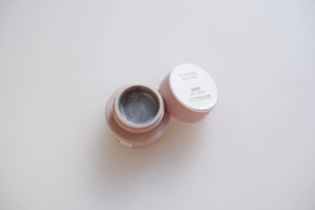 Kira by Huang Magnet Gel - CS60 Sheer Silver